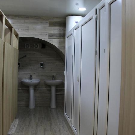 Blossom Hostel Updated ! Обновлено !!! City Center! Perfect Order!!! Snow-White Bed Linen!!! Идеальный Порядок!!! Белоснежное Постельное Белье!!! Центр Города !!! Τυφλίδα Εξωτερικό φωτογραφία