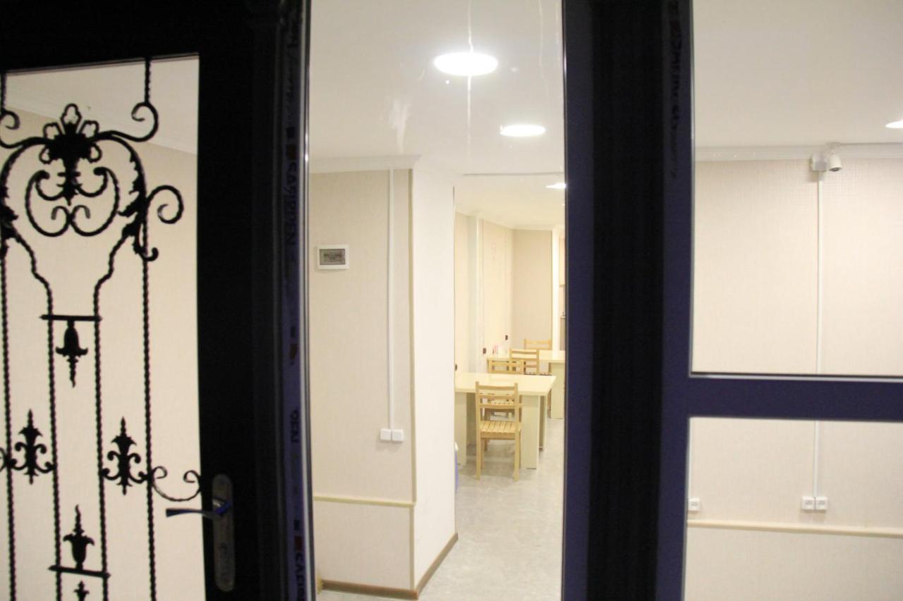 Blossom Hostel Updated ! Обновлено !!! City Center! Perfect Order!!! Snow-White Bed Linen!!! Идеальный Порядок!!! Белоснежное Постельное Белье!!! Центр Города !!! Τυφλίδα Εξωτερικό φωτογραφία