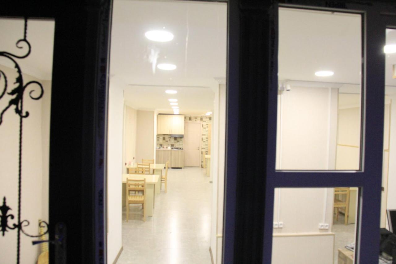 Blossom Hostel Updated ! Обновлено !!! City Center! Perfect Order!!! Snow-White Bed Linen!!! Идеальный Порядок!!! Белоснежное Постельное Белье!!! Центр Города !!! Τυφλίδα Εξωτερικό φωτογραφία
