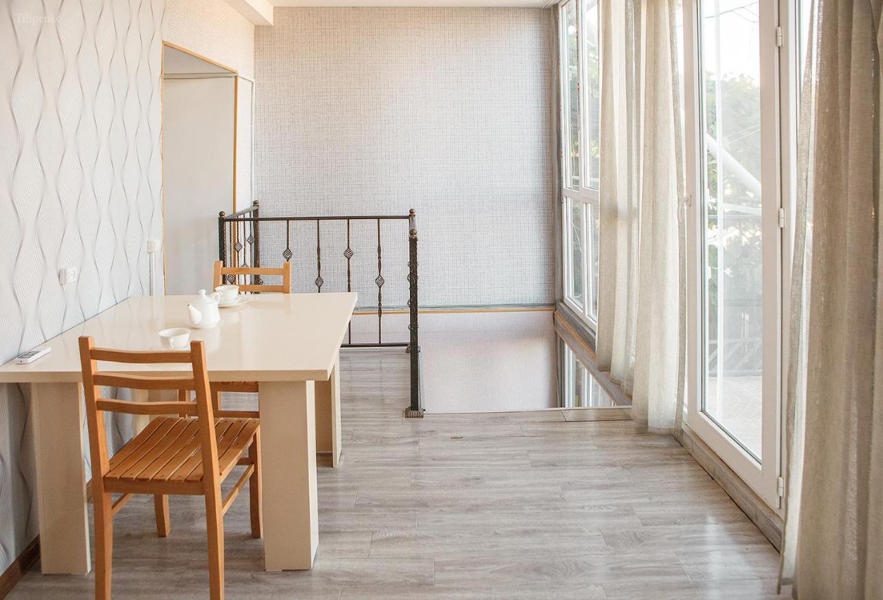 Blossom Hostel Updated ! Обновлено !!! City Center! Perfect Order!!! Snow-White Bed Linen!!! Идеальный Порядок!!! Белоснежное Постельное Белье!!! Центр Города !!! Τυφλίδα Εξωτερικό φωτογραφία